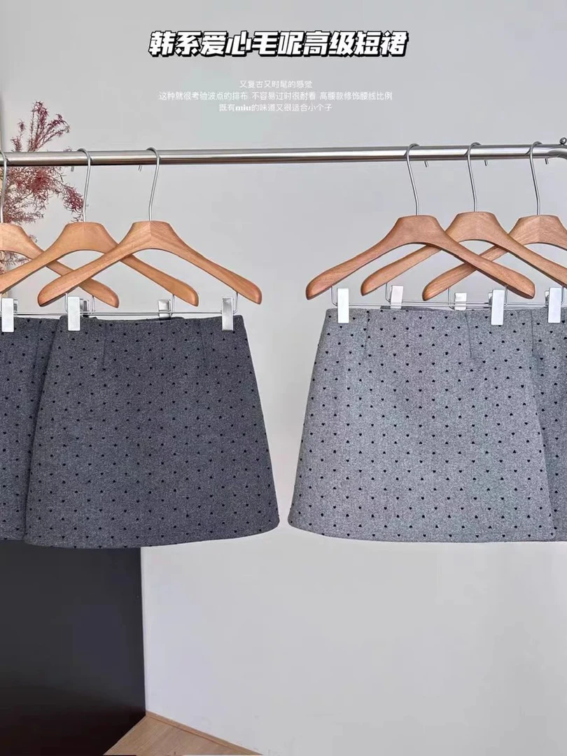 植绒爱心波点毛呢短裙女冬百搭高腰显瘦小个子中长款A字半身裙