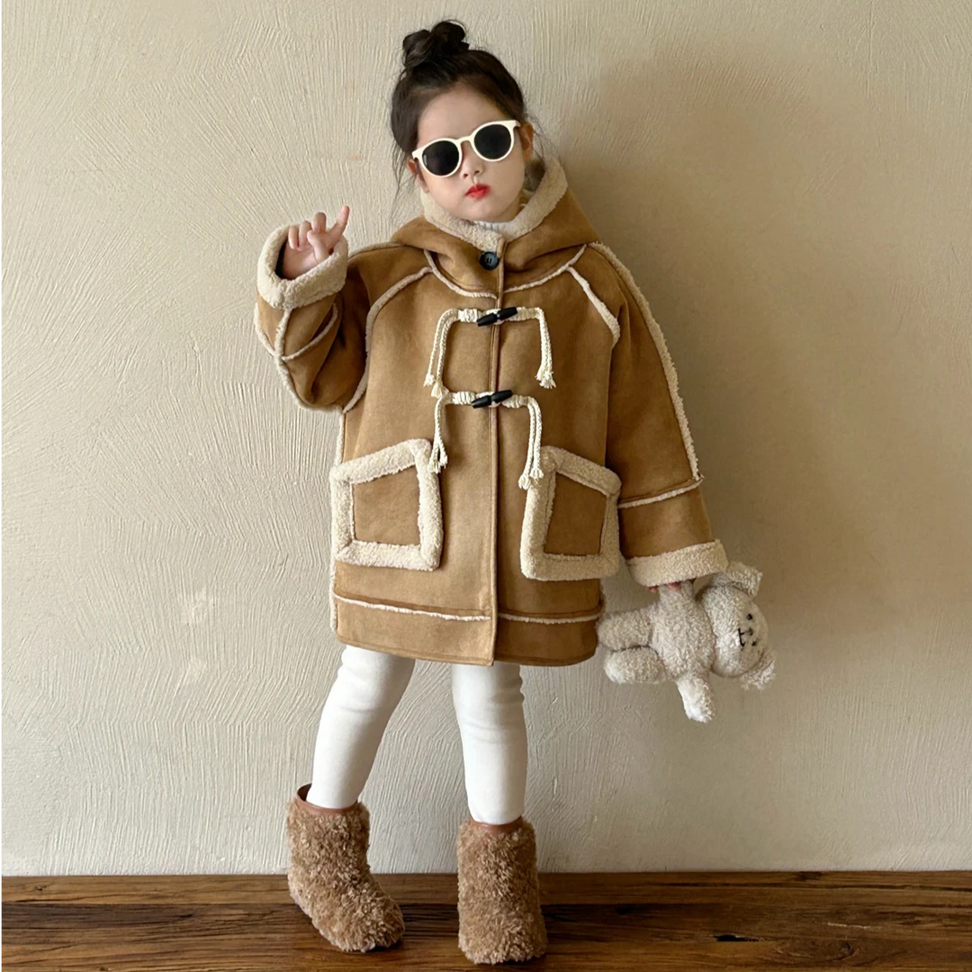 一件过冬！2024女童韩版美拉德风中长款牛角扣大衣皮毛一体外套