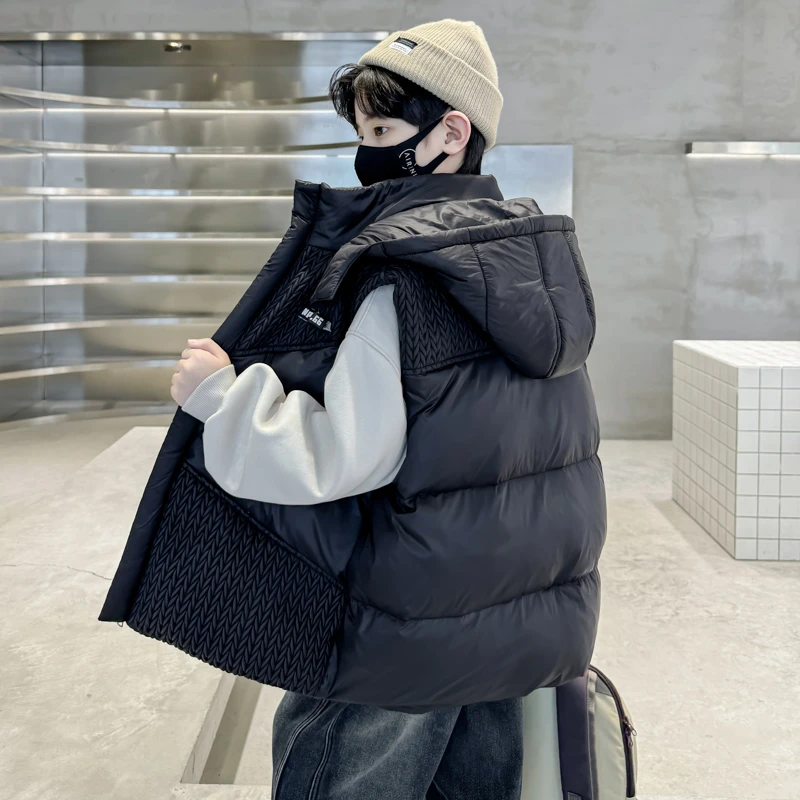 巴拉扣扣儿童装男童马甲秋冬款2025新款背心中大童外穿羽绒加