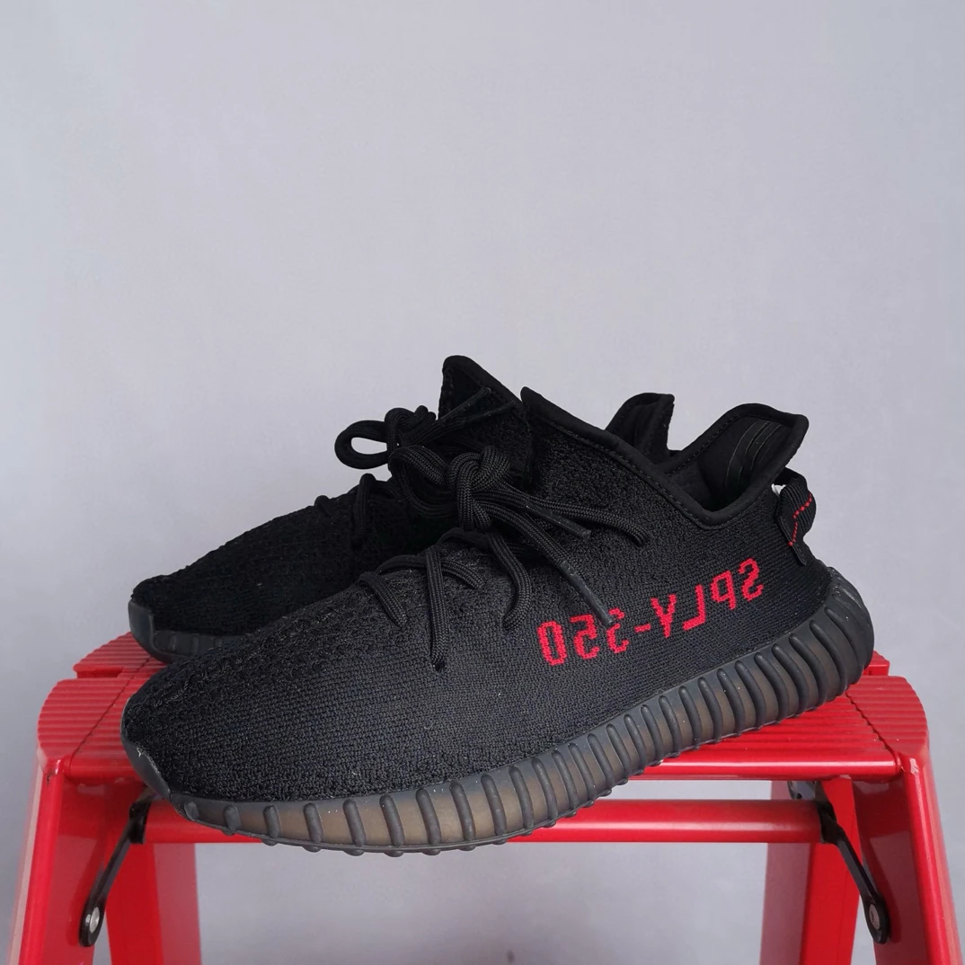 国庆特价 Yeezy350黑红字41码 成色还可以 II1122休闲鞋