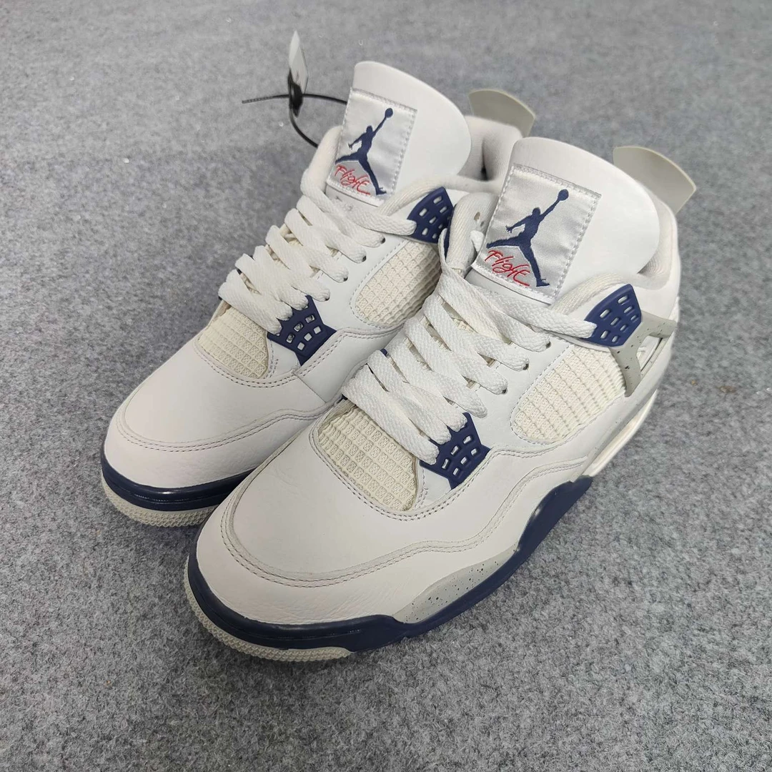 Aj4午夜蓝 43码原盒 成色很新 UU0815鞋