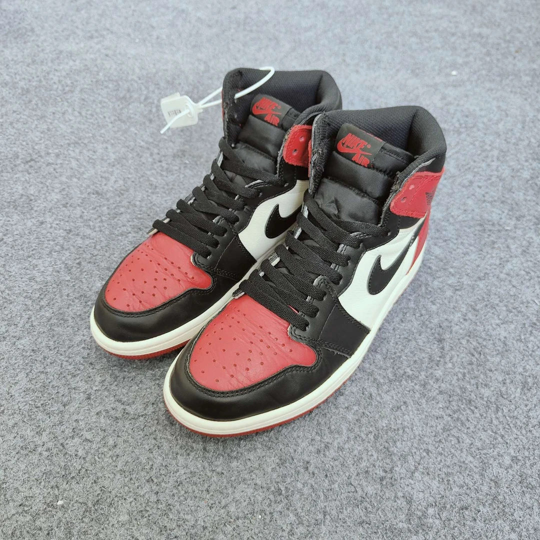 Aj1黑红脚趾 41码 TT1606鞋