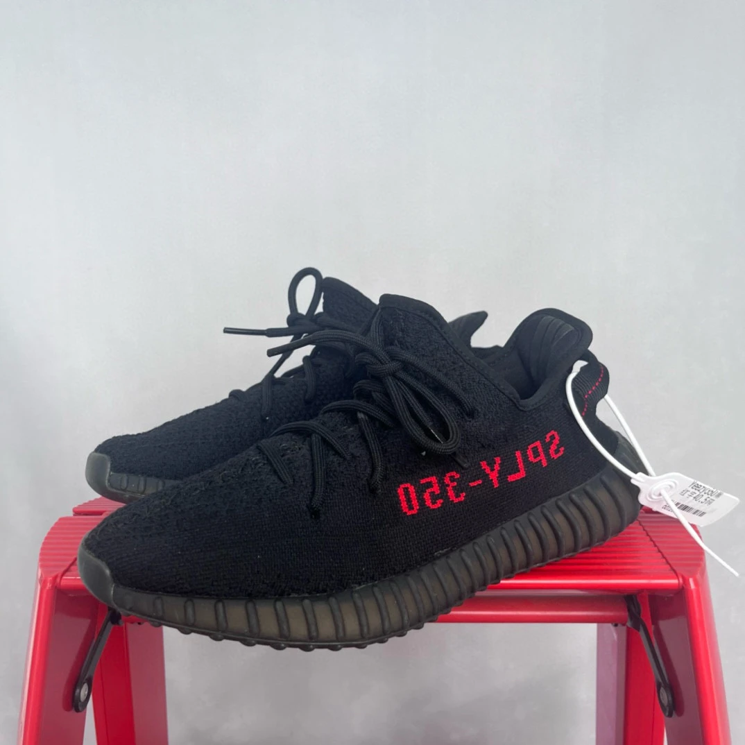 国庆特价 Yeezy350黑红字40.5码 OO1211休闲鞋