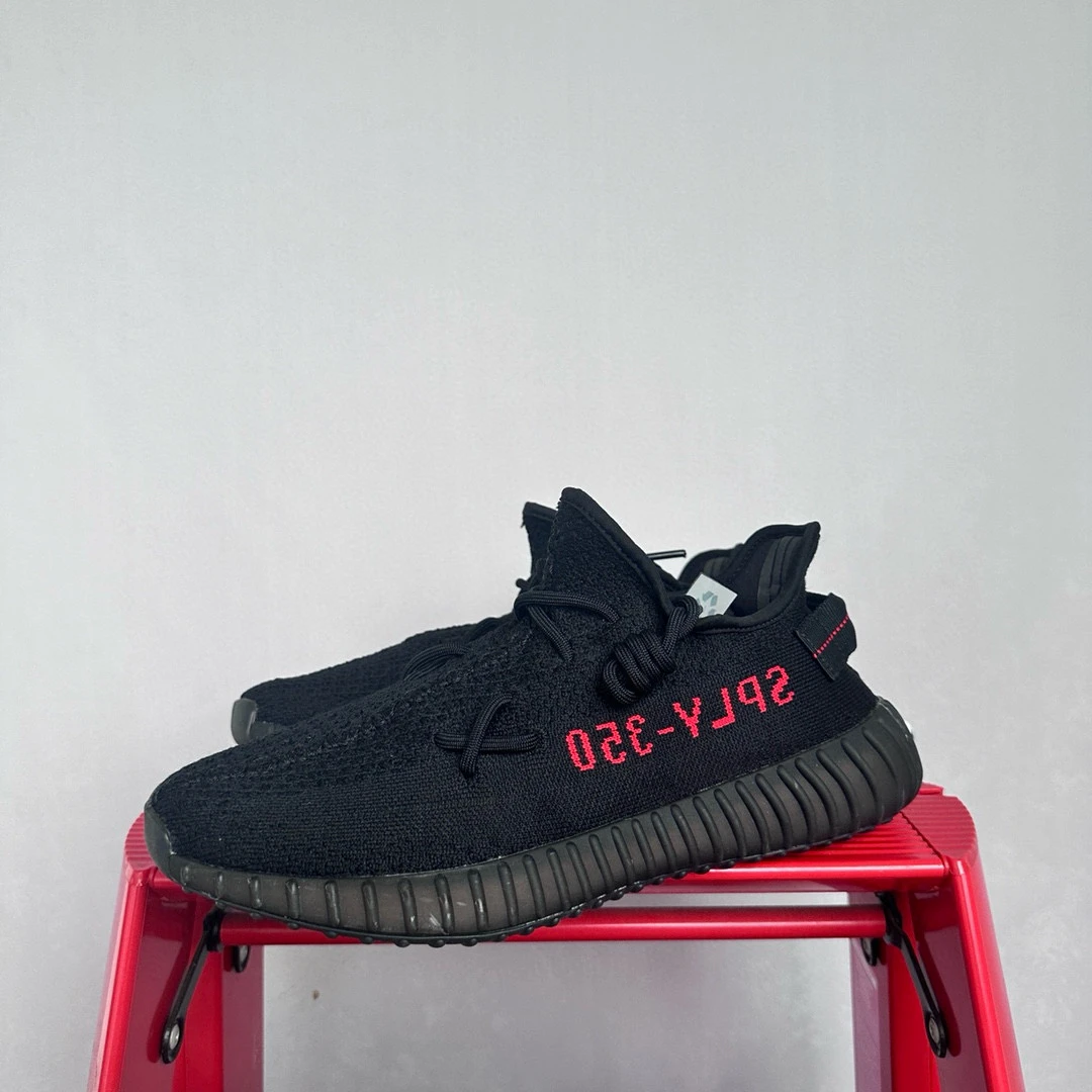 Yeezy350黑红字42.5码原盒 PP2906休闲鞋