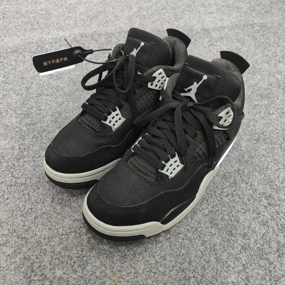 AJ4黑阿姆 42码 原盒 UU0204鞋
