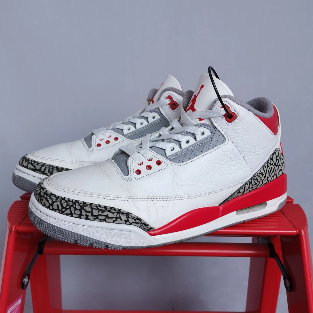 Aj3火焰红44.5码原盒 JJ2722