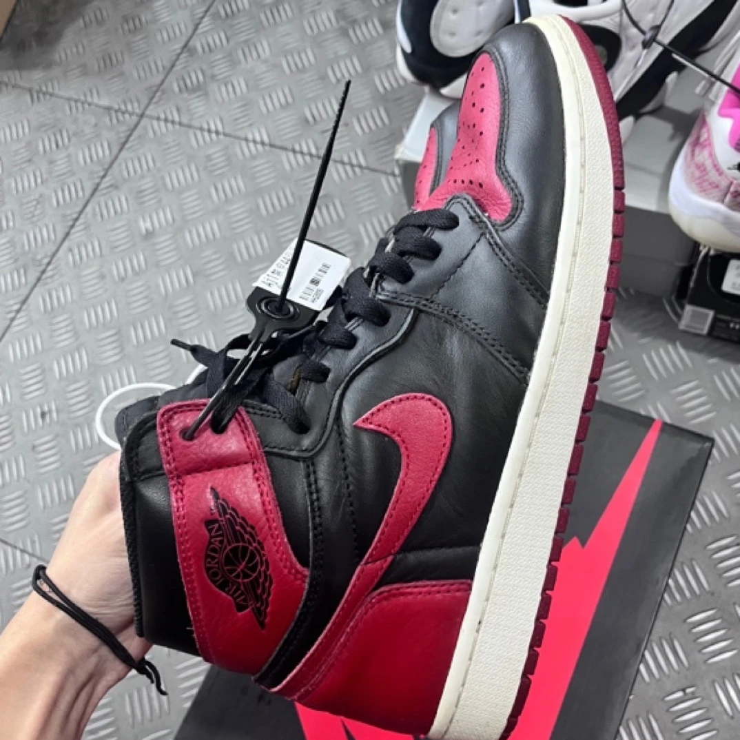 aj1禁穿44码原盒