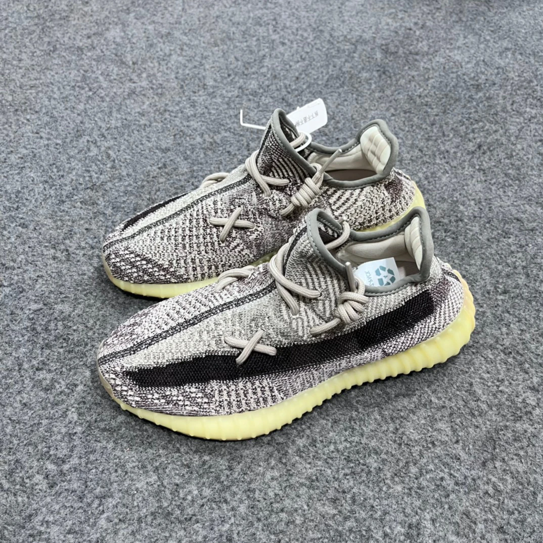 Yeezy350灰芝麻40.5码 QQ1901休闲鞋
