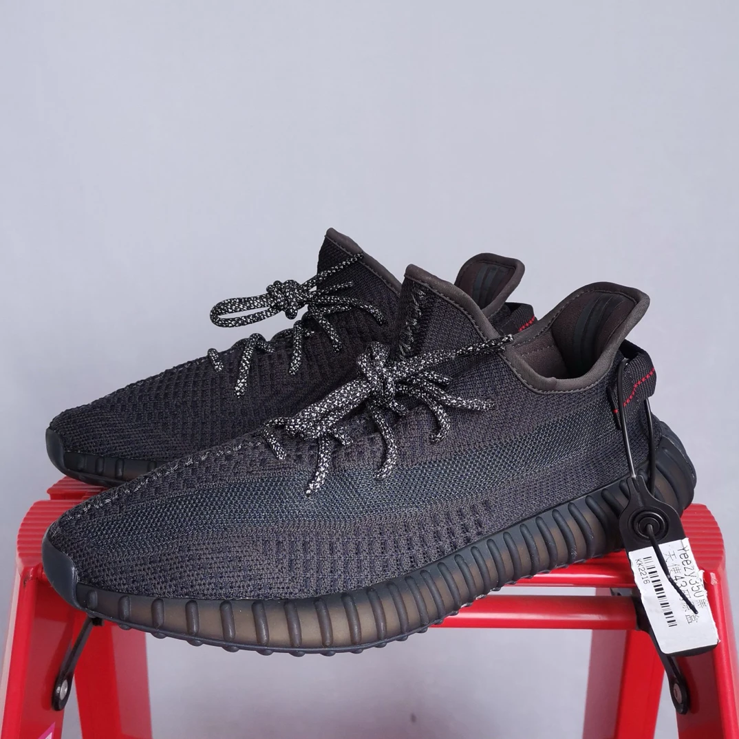 Yeezy350黑天使43码原盒 KK2216