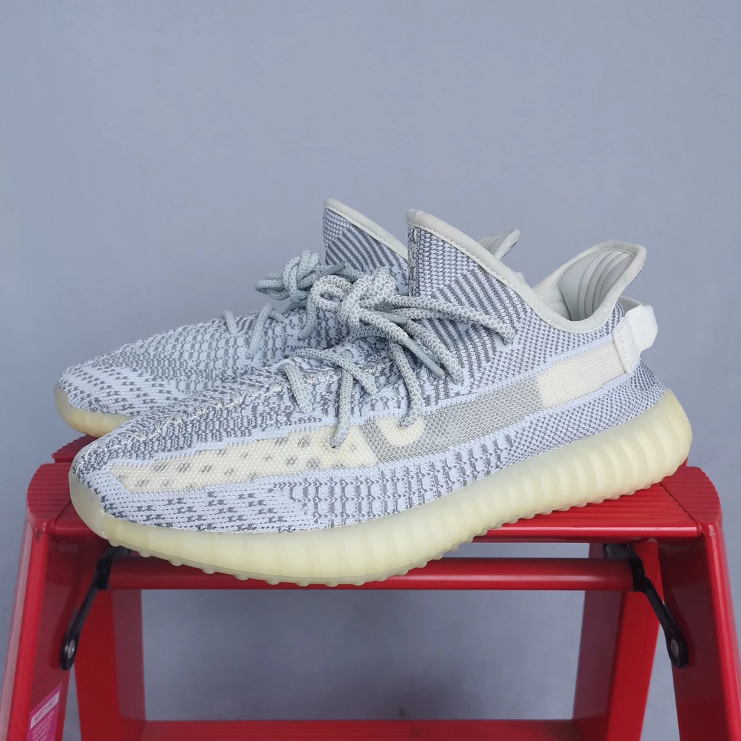 Yeezy350天使44码  穿着不多 成色非常好 KK2304 鞋