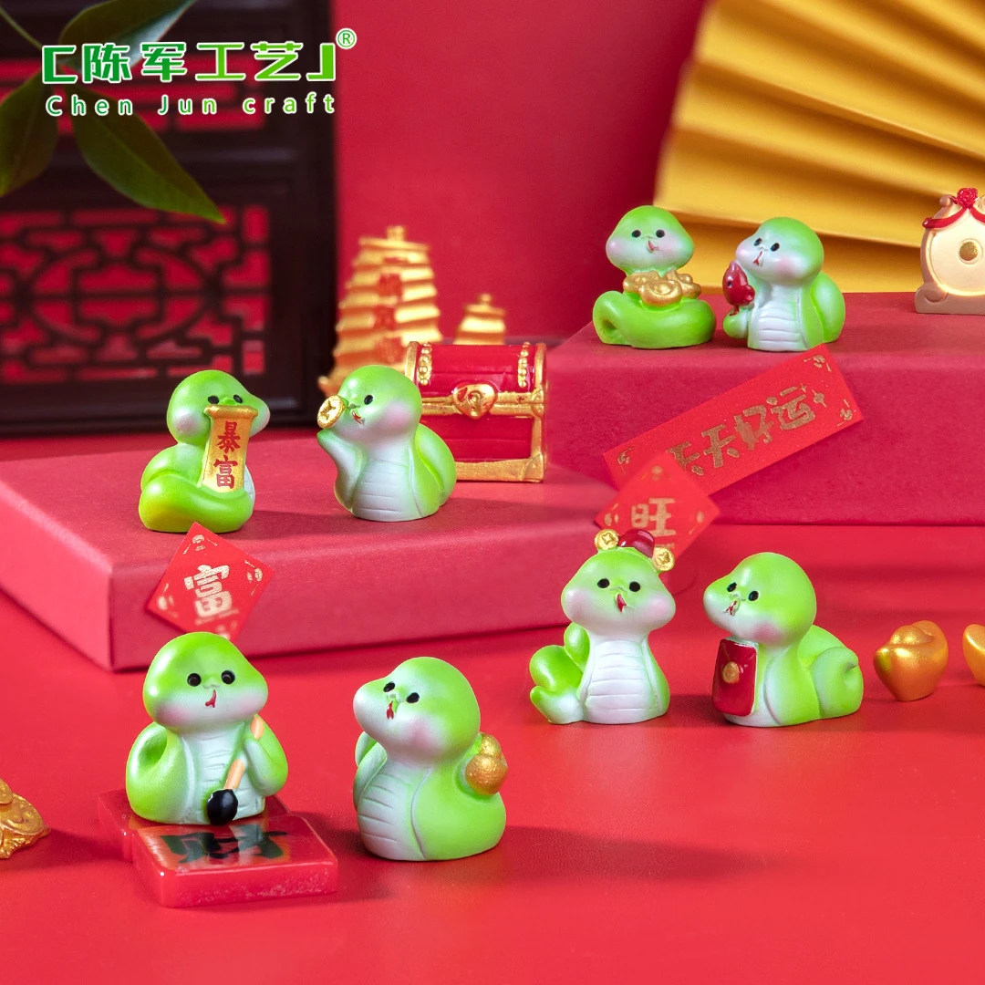 网红蛇年新年招财小蛇摆件微景观diy装饰品迷你桌面汽车后视镜