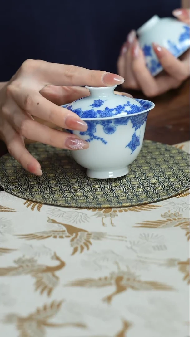 【闪购商品】杯看山柴窑         蝶恋花