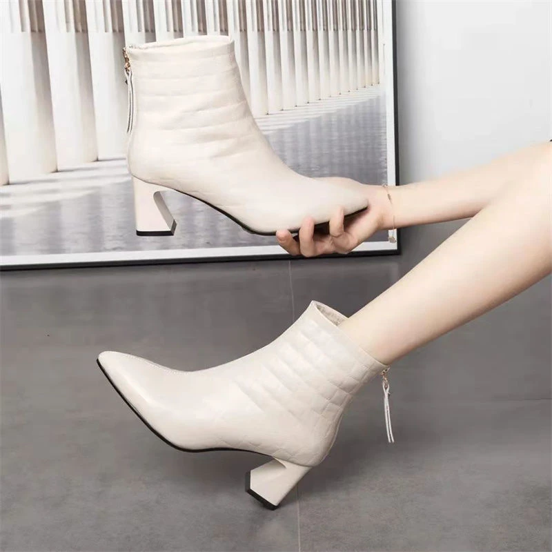 2023冬季新款尖头粗跟软底时尚百搭高跟短靴头层牛皮女马丁靴加绒