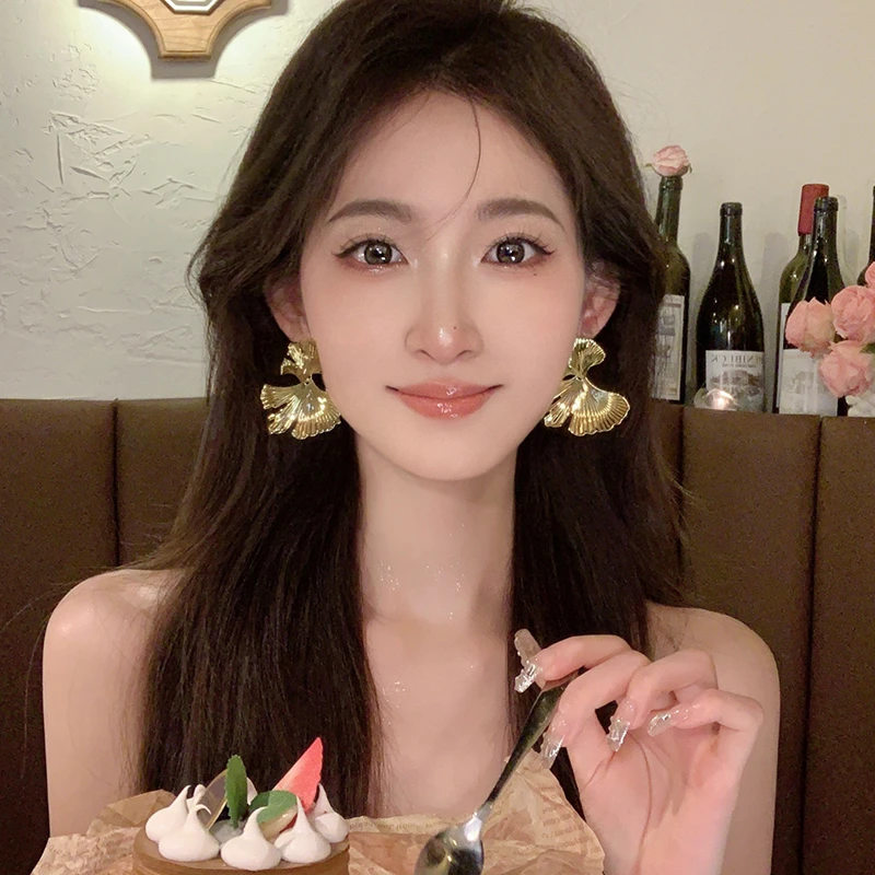 银杏叶高级感个性耳环2024年新款潮小众设计感气质耳饰