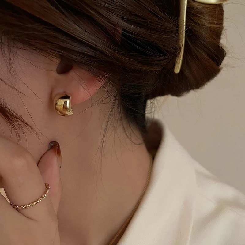 金色复古哑光金属耳钉女轻奢小众设计高级感耳环2024新款爆款耳饰