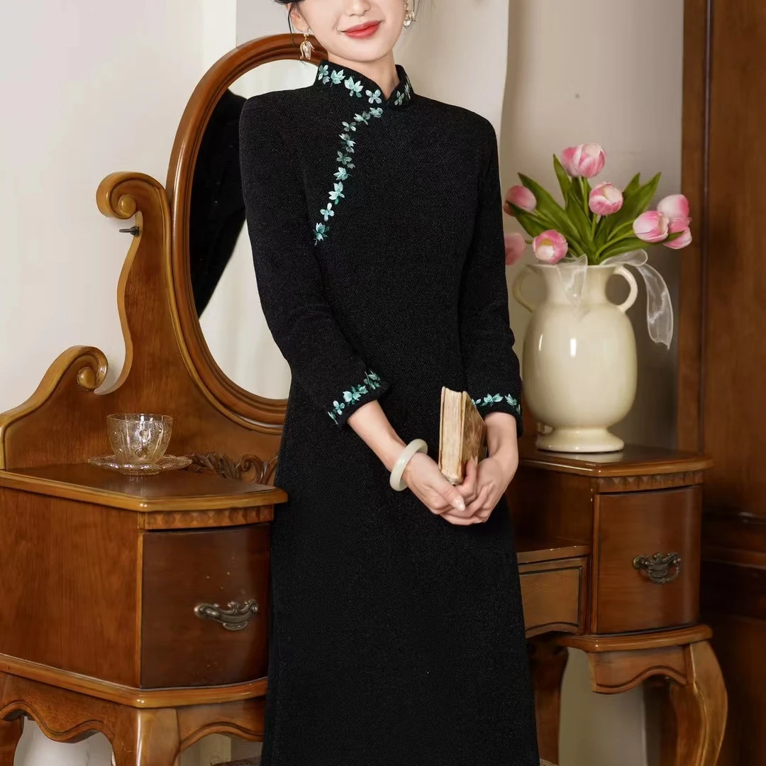 【青花】黑色新中式国风不开叉刺绣碎花简约日常优雅A版改良款旗袍
