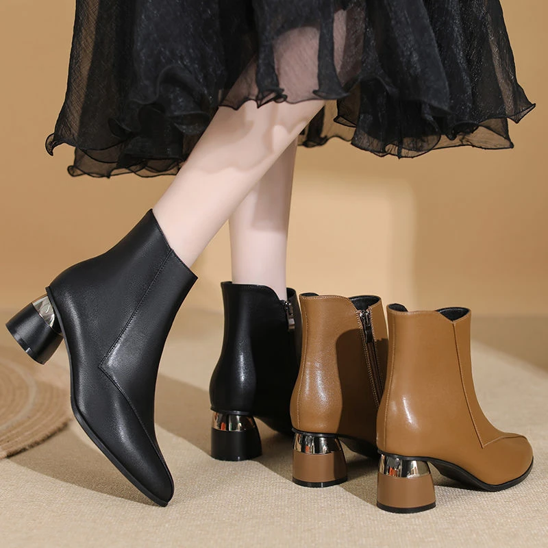 新款加绒保暖短靴粗跟百搭时装靴中跟尖头软底短靴