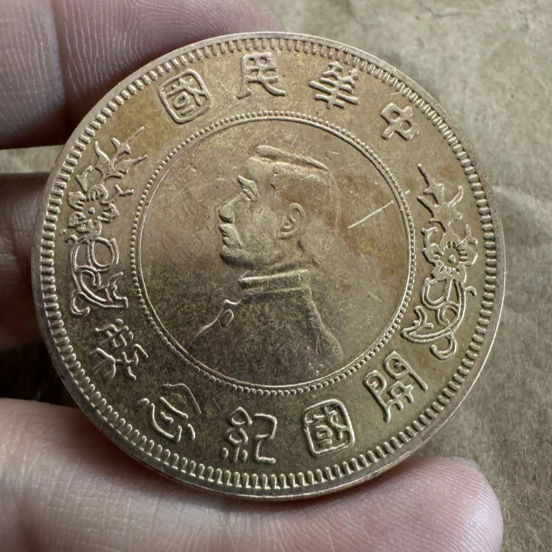 仿古孙小头上五星黄铜一两43mm桌面摆件