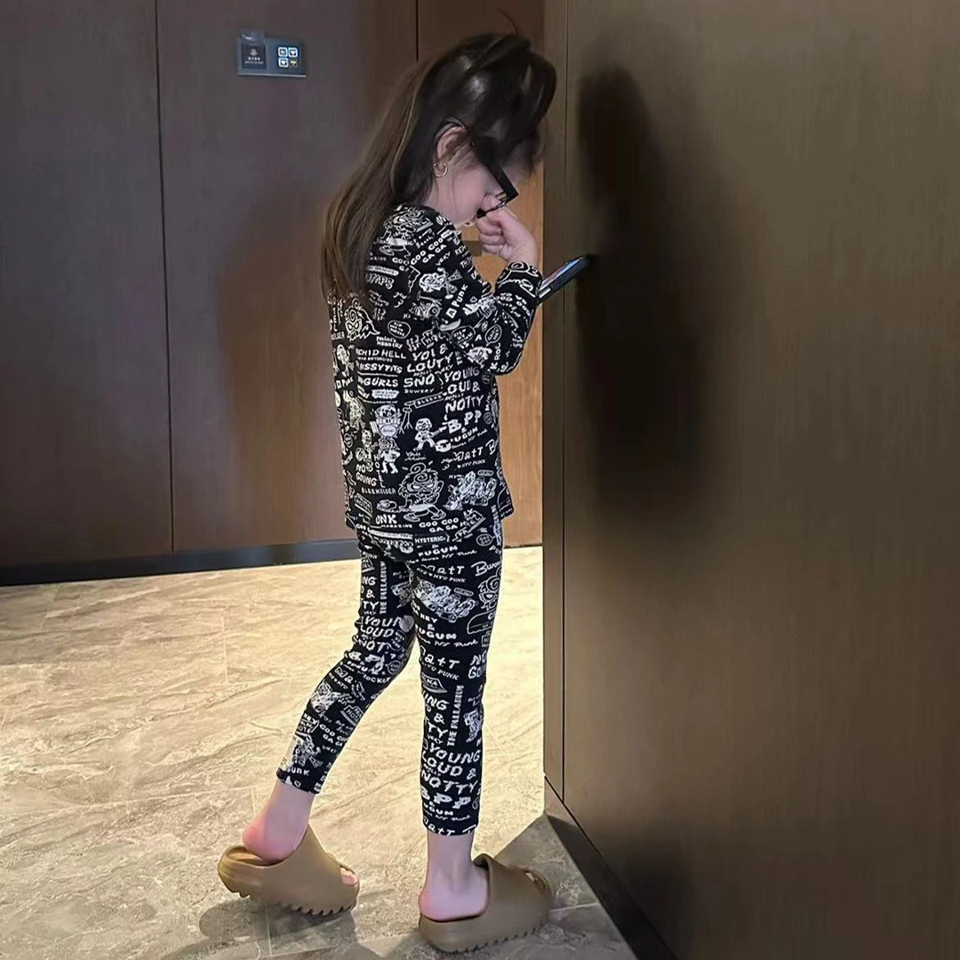 大金定制儿童秋季新款套装潮牌奶嘴字母满印拉架弹力棉宝宝套装