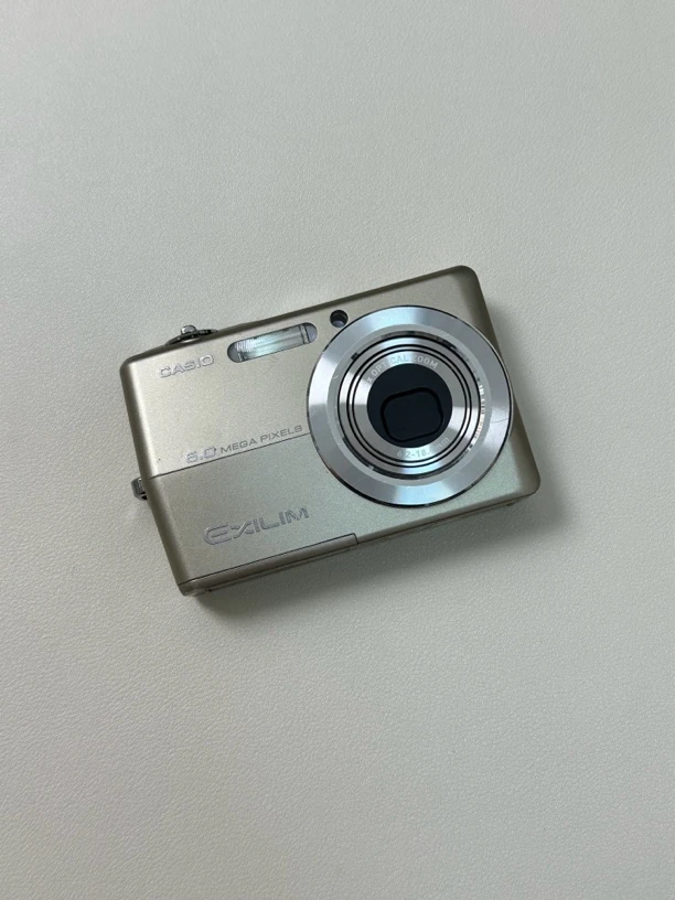 9新 Casio/卡西欧 卡西欧z600 3倍 600w像素 屏幕微黄不影响出图