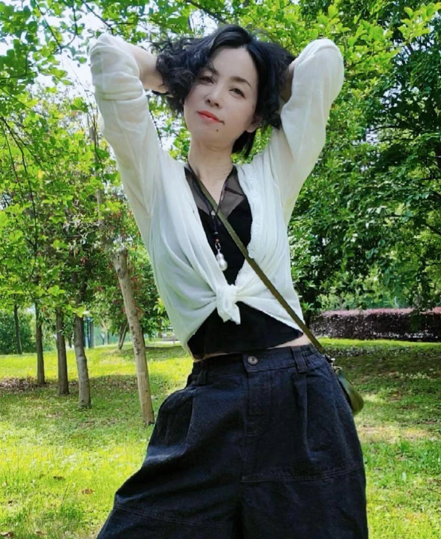 短款夏季长袖帽衫