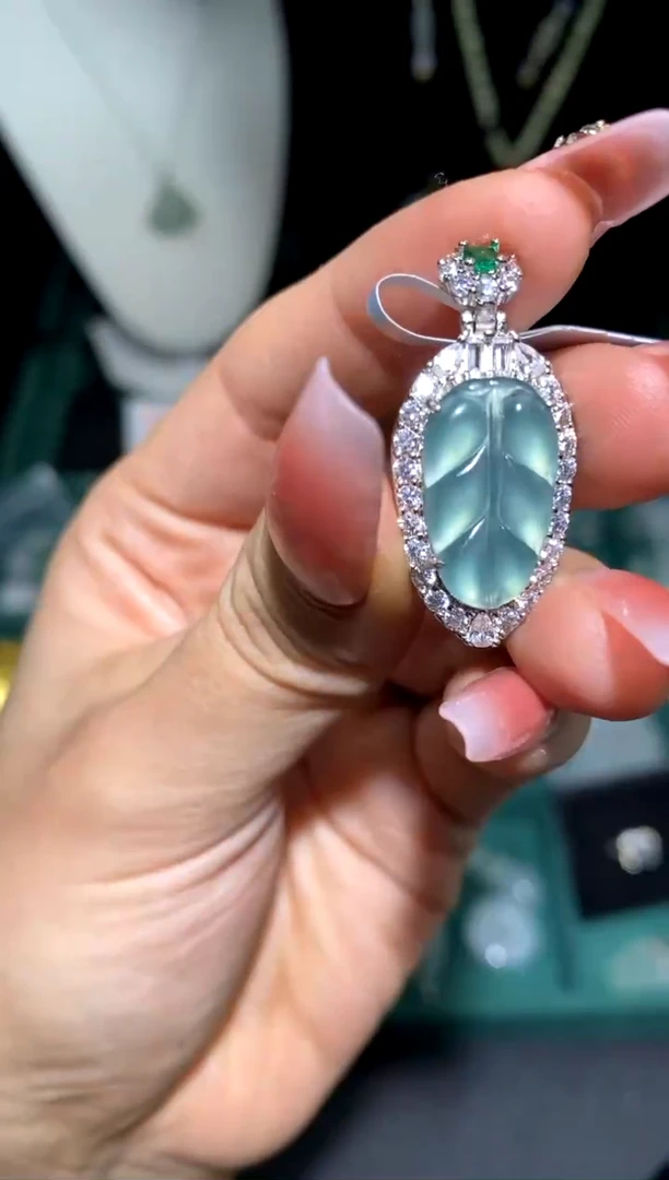 【闪购商品】翡翠吊坠(赠链)银S925镶嵌 叶子