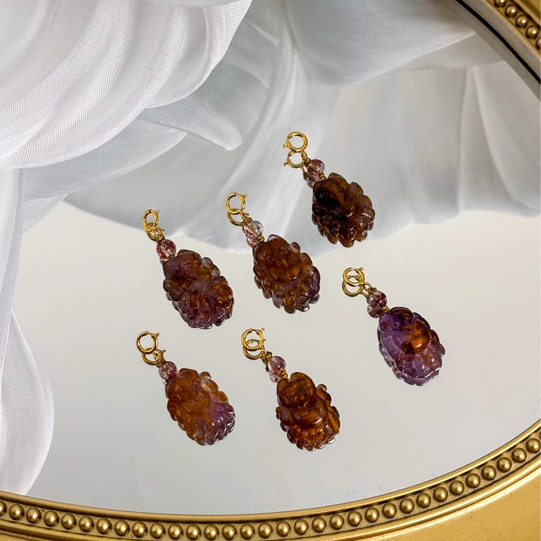 发一个【晟伊】紫钛金多多小九吊坠（多样性发一）