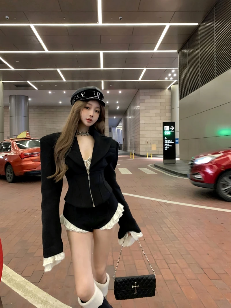 2024年秋冬新款高级感黑色收腰毛呢西装外套女设计感花边短裤套装