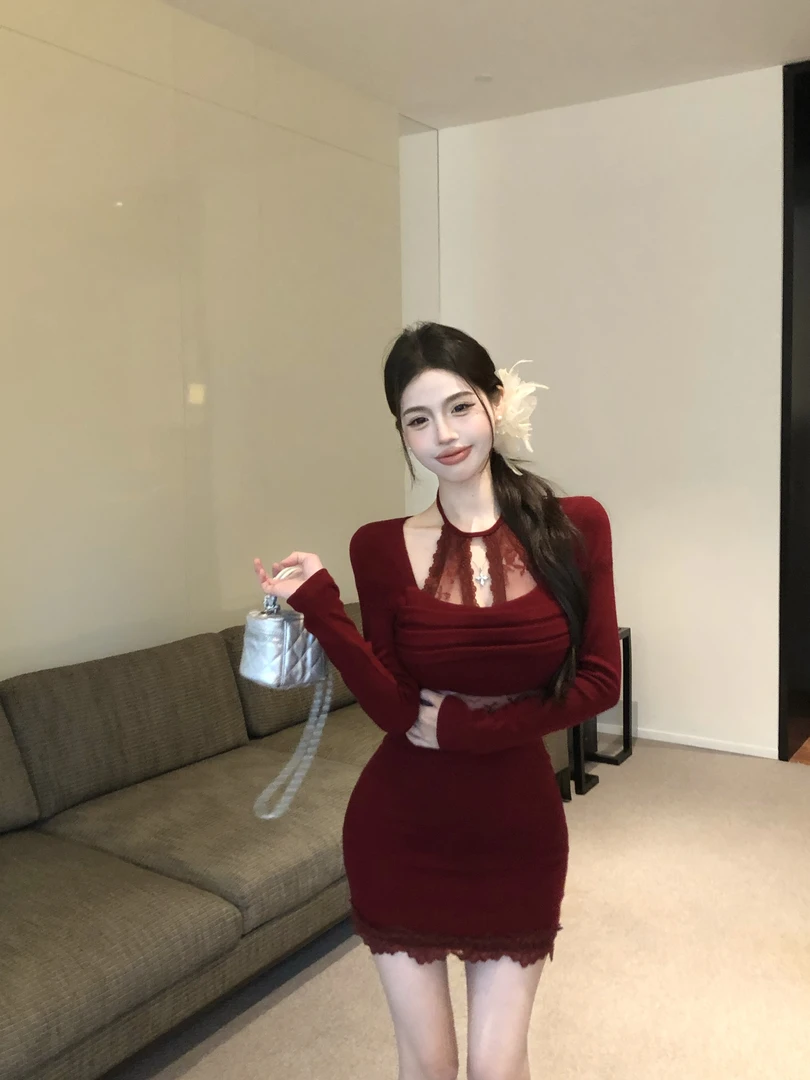 纯欲风长袖针织连衣裙女2024秋冬新款蕾丝拼接收腰包臀短裙打底裙