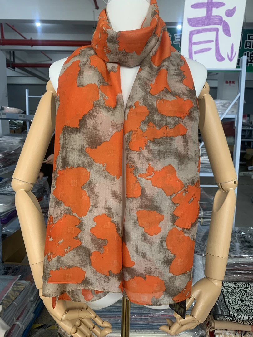 L035 秋叶 新款百搭 丽波锻 丝巾围巾披肩通用 80*180cm