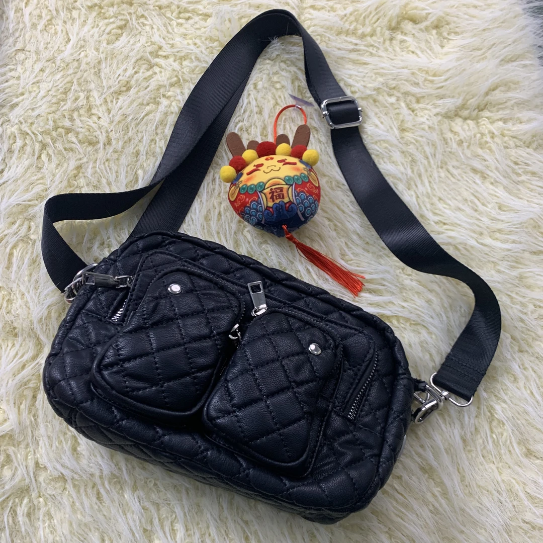 【福袋】时尚百搭高定盒子包单肩斜挎包+龙年吉祥物挂件