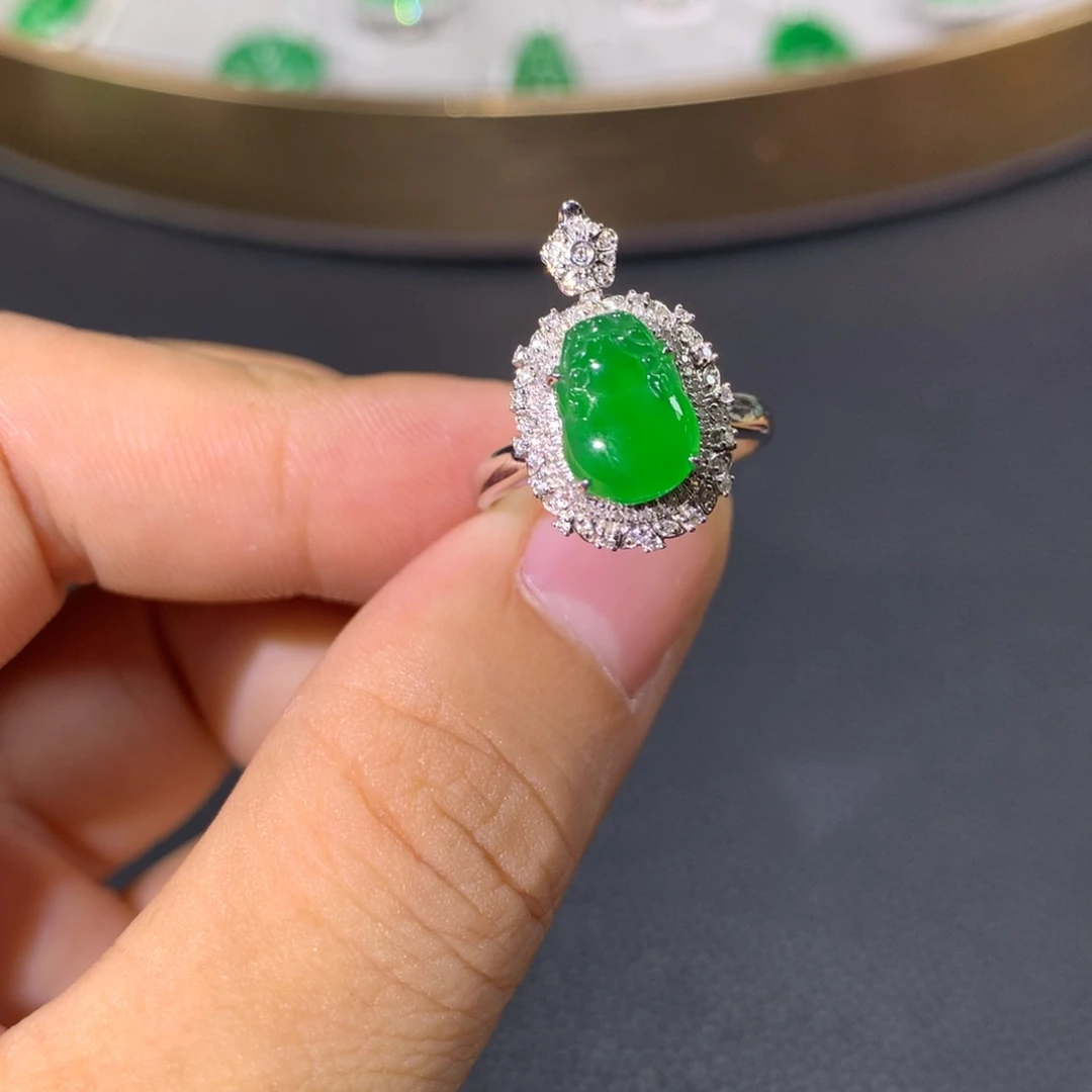 翡翠戒指18K金镶嵌翡翠