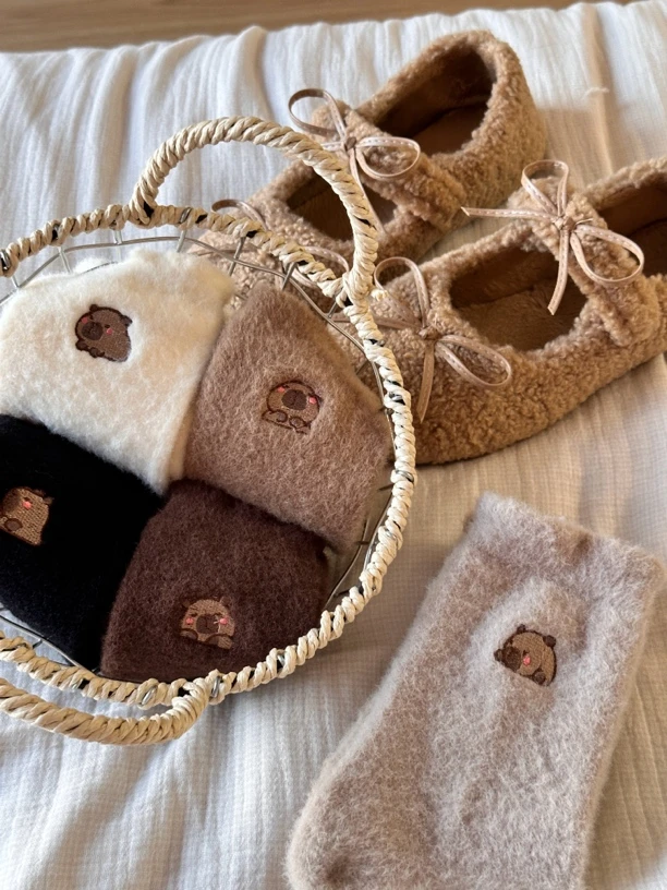 卡皮吧啦加厚袜子女中筒袜子冬季加绒水豚刺绣双面澳绒地板袜冬