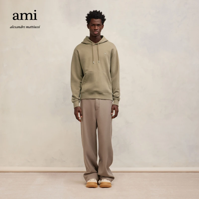 AMIPARIS经典款同色爱心刺绣棉休闲连帽卫衣USW203.730