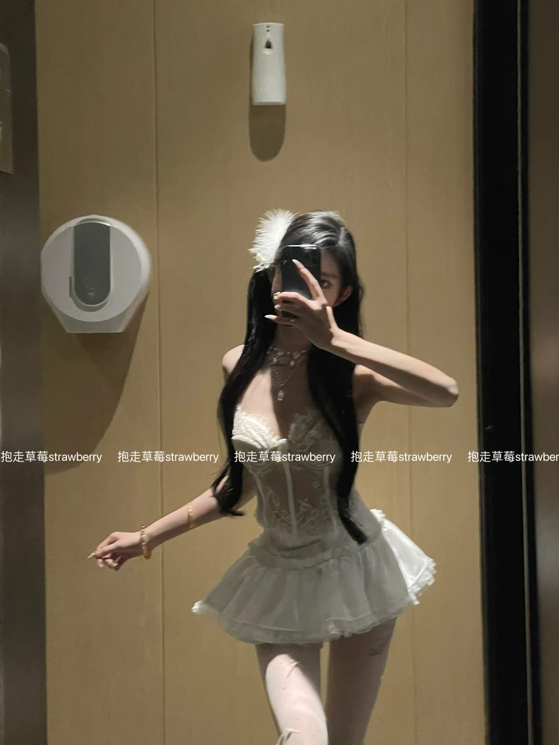 【草莓-梦蕾诗】蕾丝鱼骨束腰吊带小背心外穿花边上衣玫瑰花裙套装