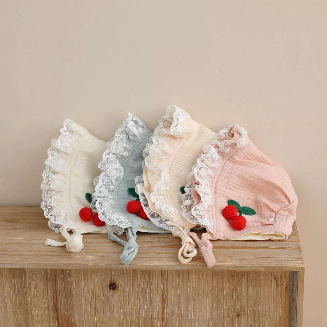 婴儿帽子春秋甜美女宝蕾丝花苞樱桃可爱小月龄护耳公主帽子