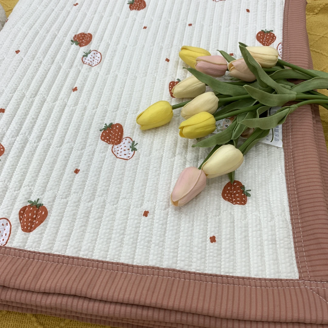 【奶油草莓】双面泡泡棉加厚床盖一条2×2.3多功能机洗通用