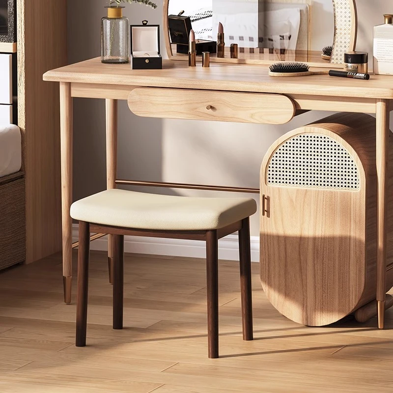 中古风实木凳子家用卧室梳妆台高级感软包马鞍凳餐桌备用吃饭独凳