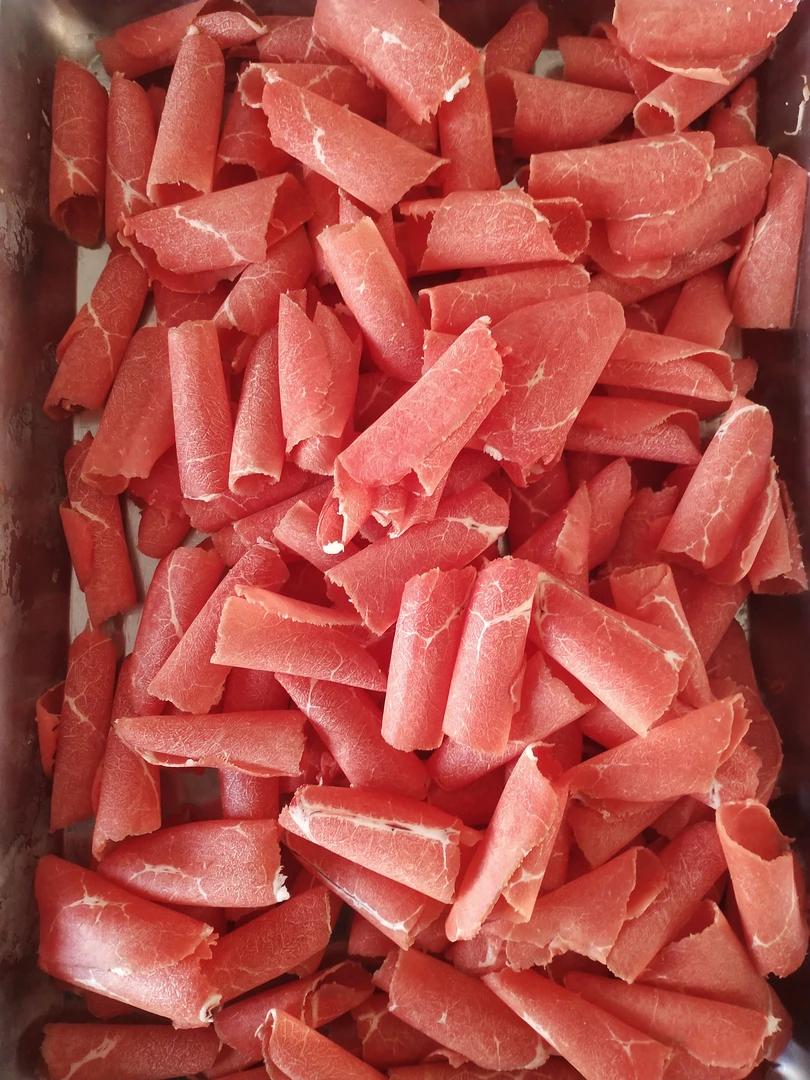 现切牛肉卷