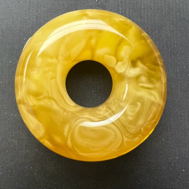 妖孽鸡油黄花蜡面包扣琥珀蜜蜡面包扣琥珀蜜蜡甜甜圈琥珀蜜蜡吊坠