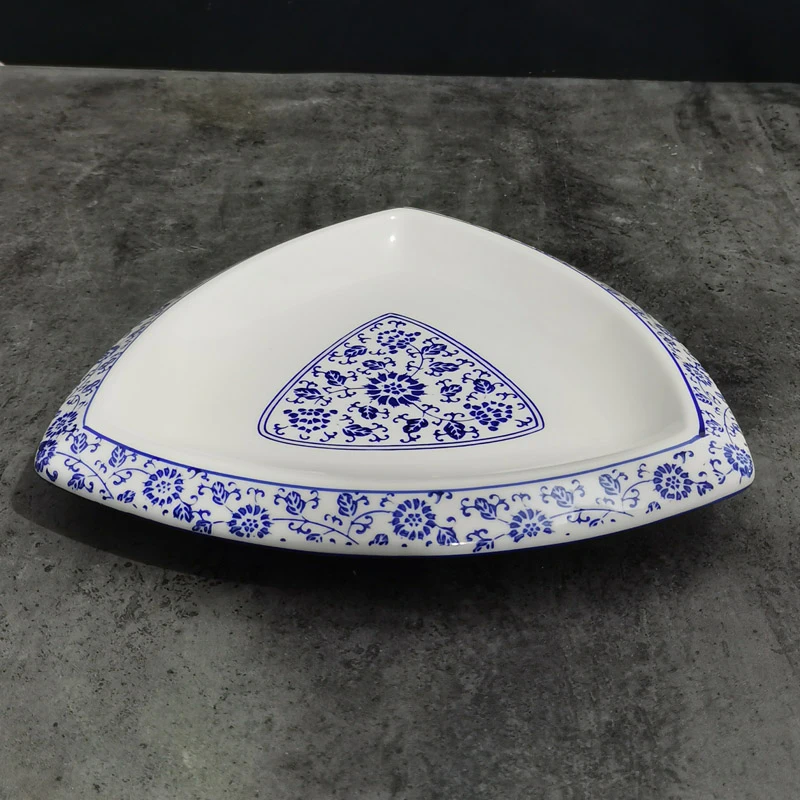 加厚青花瓷盘子釉下彩陶瓷菜盘家用炒菜盘子凉菜盘子三角形沙拉碟