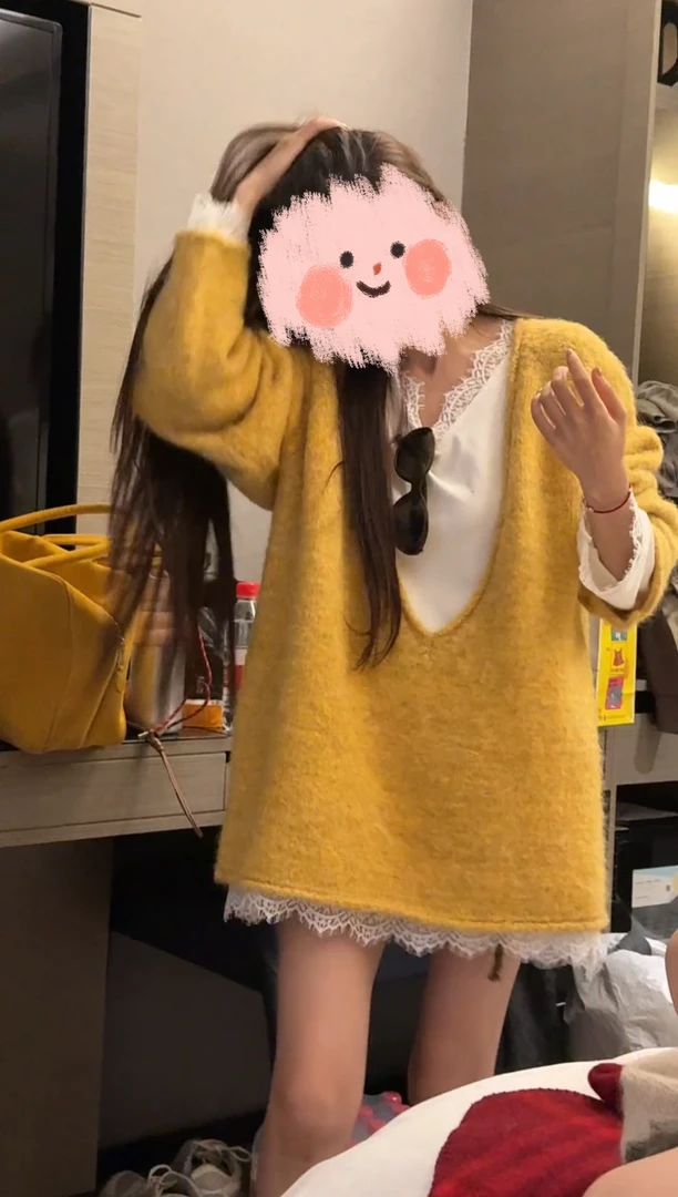 2024秋冬新款慵懒风大V领套头自然卷边毛衣+蕾丝花边打底衫