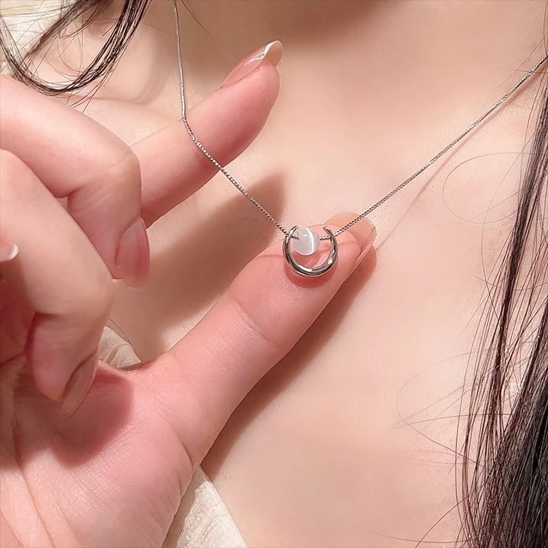 铜合金项链 月牙珠珠项链女简约小众轻奢高级温柔仙气锁骨链配饰