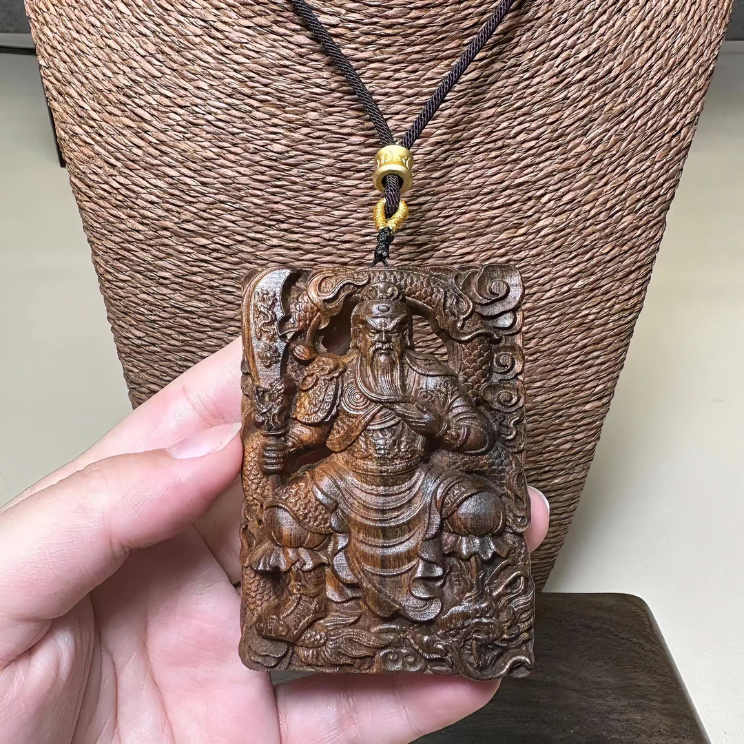 《御龙立刀关公》5/7cm牌巴布亚贡木天然复古原木雕刻文玩脖挂件