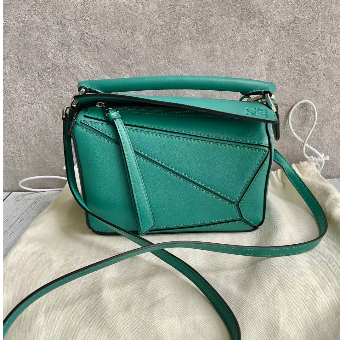 99新 LOEWE/罗意威 loewe绿色迷你几何手提斜挎包