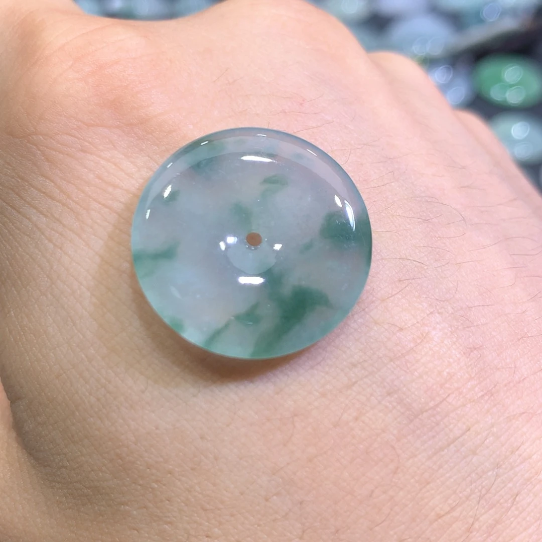 翡翠颈饰未镶嵌平安扣