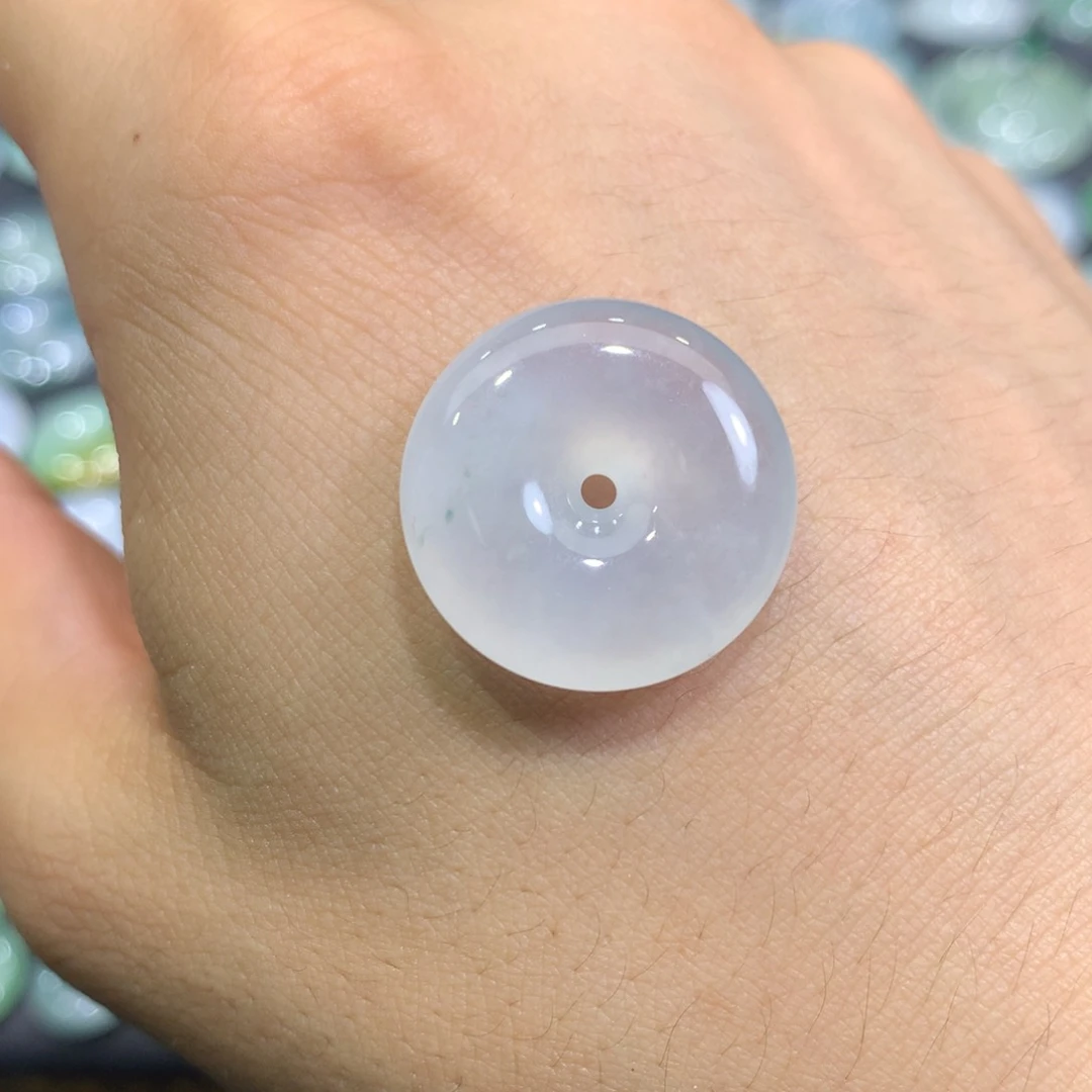 翡翠颈饰未镶嵌平安扣