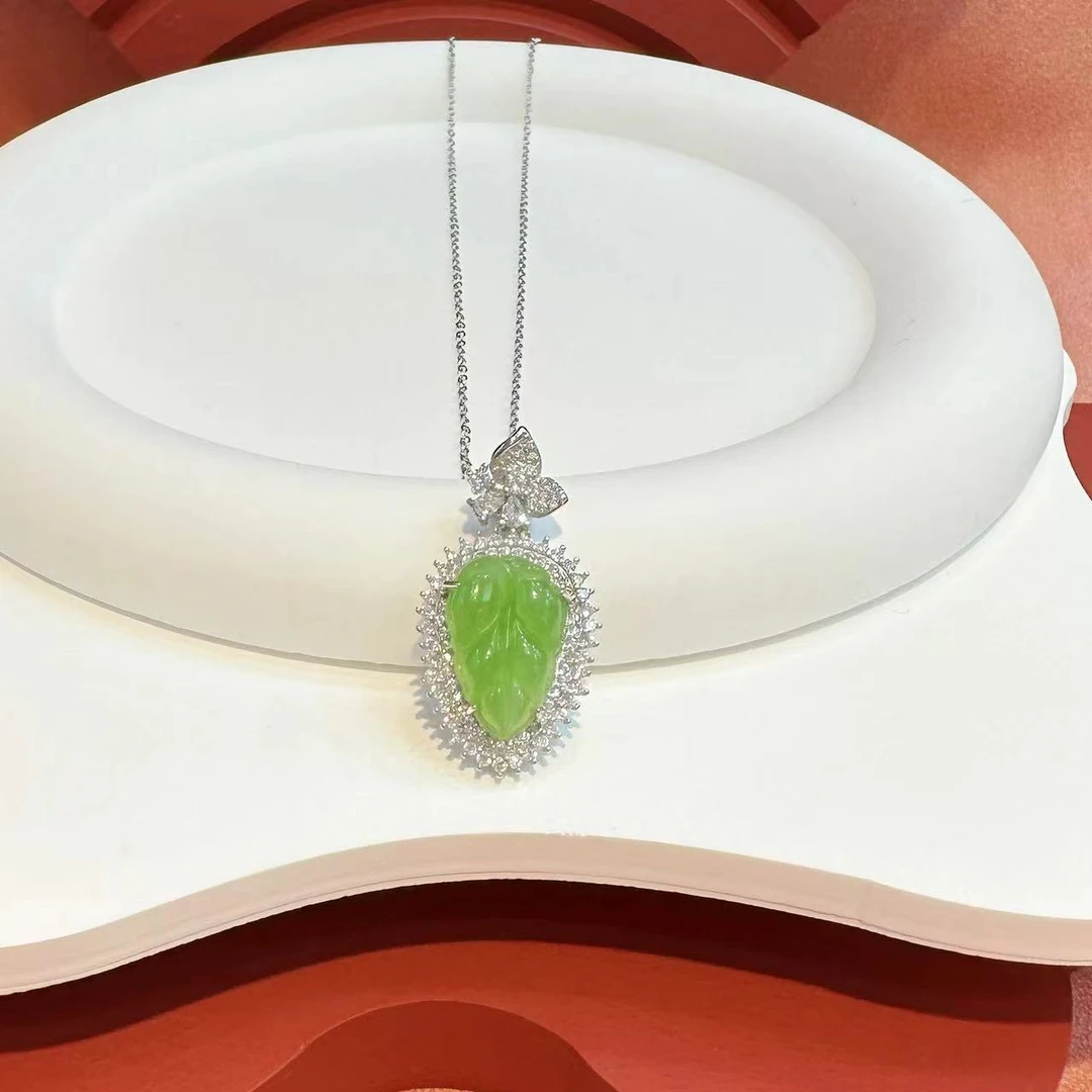 S925银镶嵌和田玉苹果绿叶子HNZ5697