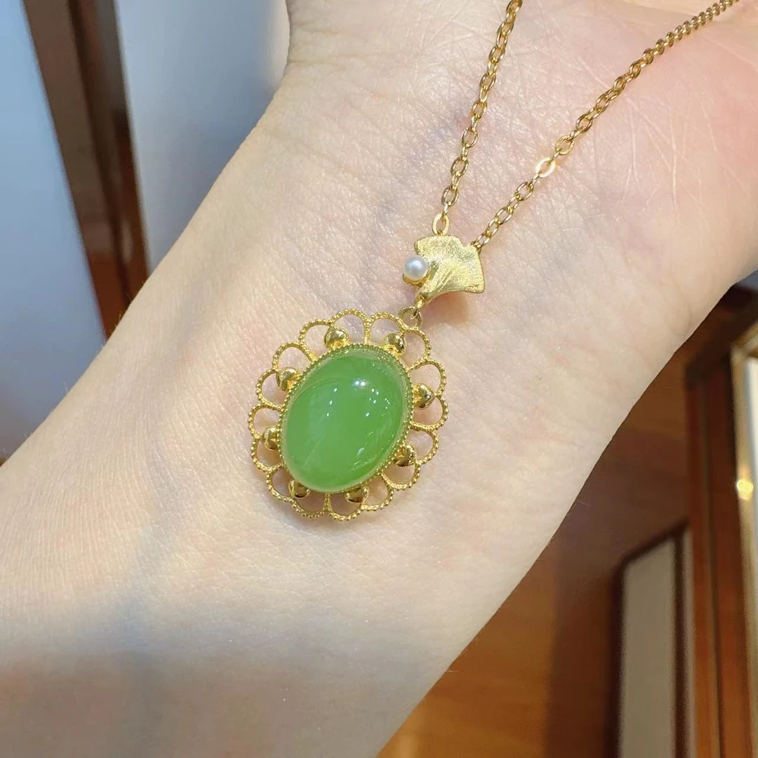 18K金银杏叶镶嵌和田玉苹果绿旦面HNZ4784