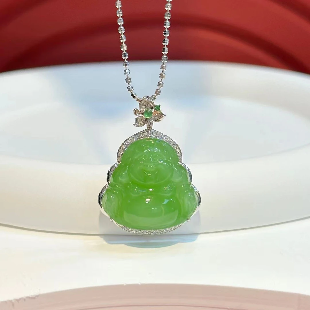 18K金重金封底镶嵌20*8.3mm和田玉苹果绿佛HNZ6906